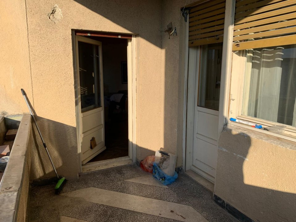 Apartament cu 4 camere de 92mp - zona Ultracentral 12, foxfort.ro