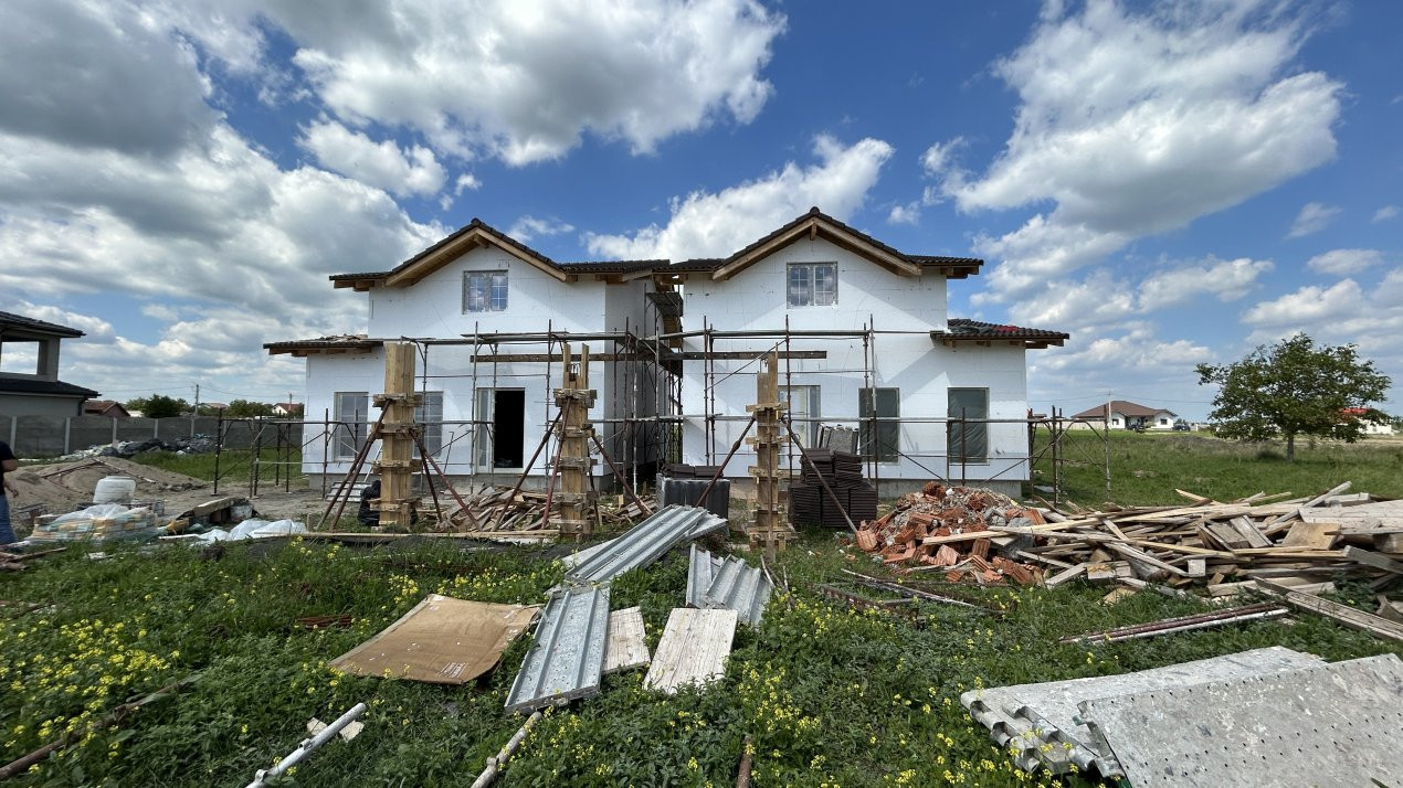 Duplex cu 4 camere si teren de 372 mp - zona Sanandrei 1, foxfort.ro