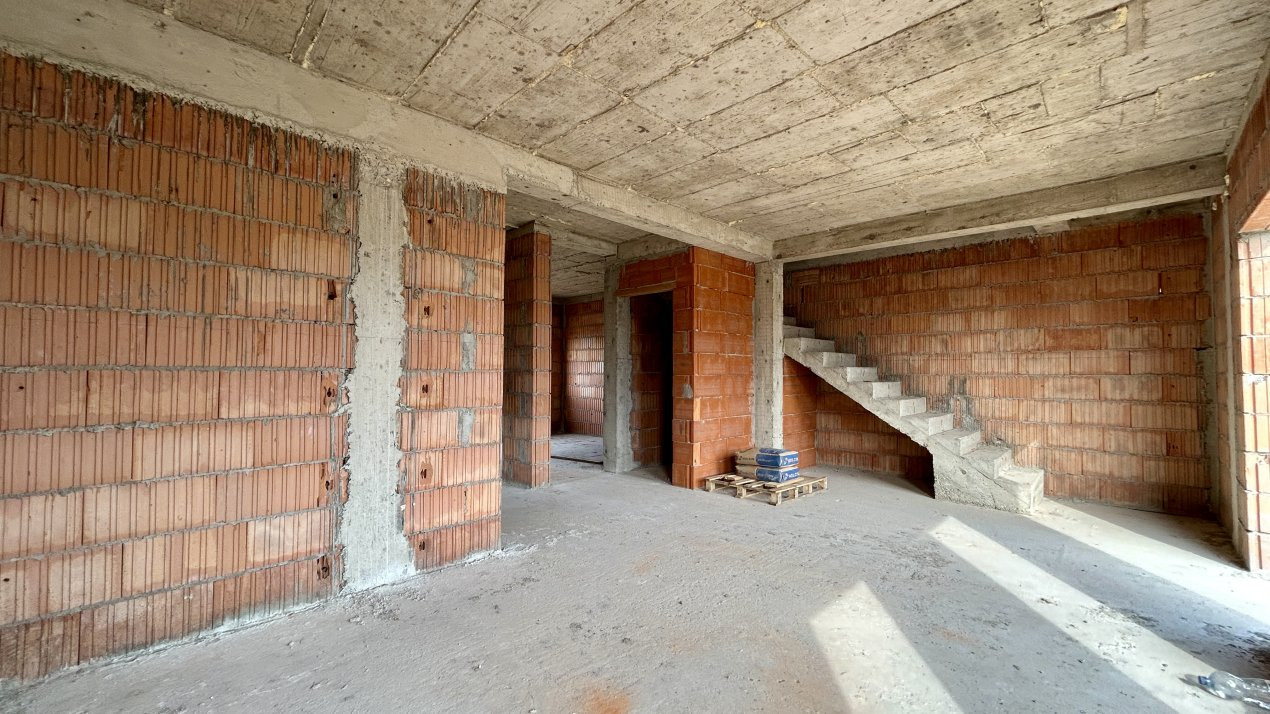 Duplex cu 4 camere si teren de 372 mp - zona Sanandrei 6, foxfort.ro