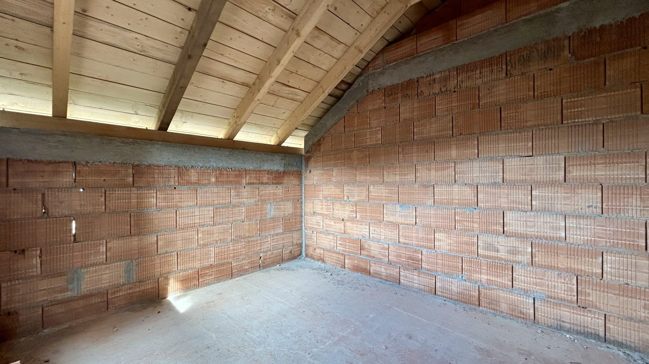 Duplex cu 4 camere si teren de 372 mp - zona Sanandrei 11, foxfort.ro