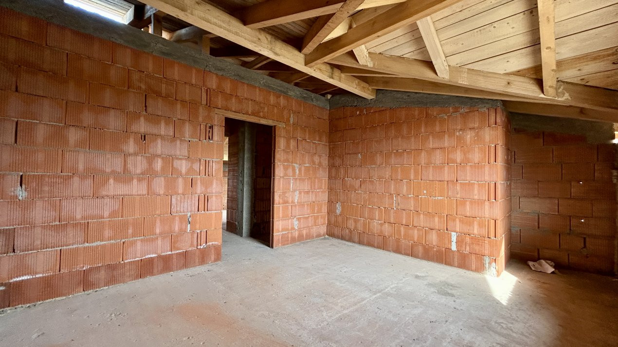 Duplex cu 4 camere si teren de 372 mp - zona Sanandrei 13, foxfort.ro