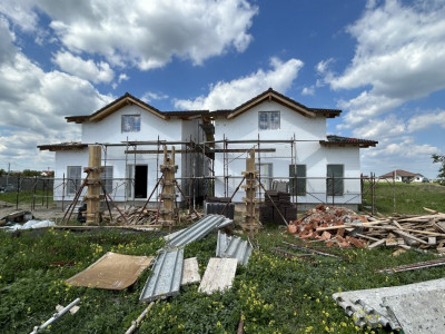 Duplex cu 4 camere si teren de 372 mp - zona Sanandrei