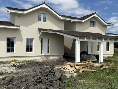 Duplex cu 4 camere si teren de 372 mp - zona Sanandrei