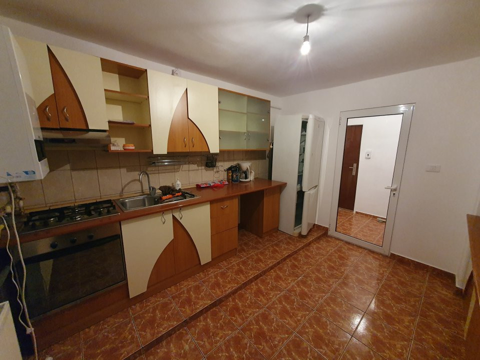 Apartament cu 3 camere decomandat + 2 balcoane - Girocului 1, foxfort.ro