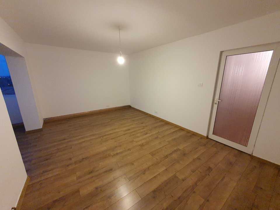 Apartament cu 3 camere decomandat + 2 balcoane - Girocului 14, foxfort.ro