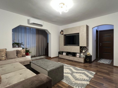 Apartament cu 3 camere, etaj 3 de vanzare, zona Simion Barnutiu