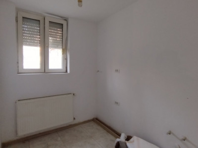 Apartament 2 camere, demisol - Zona Central imagine mica 5, foxfort.ro