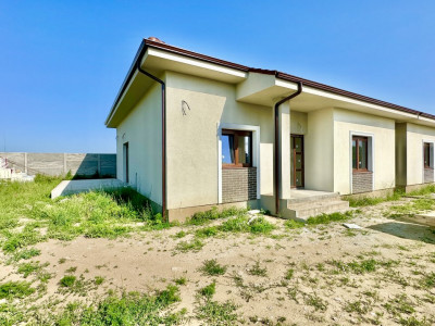 Duplex individual cu 4 camere Mosnita - Toate utilitatile