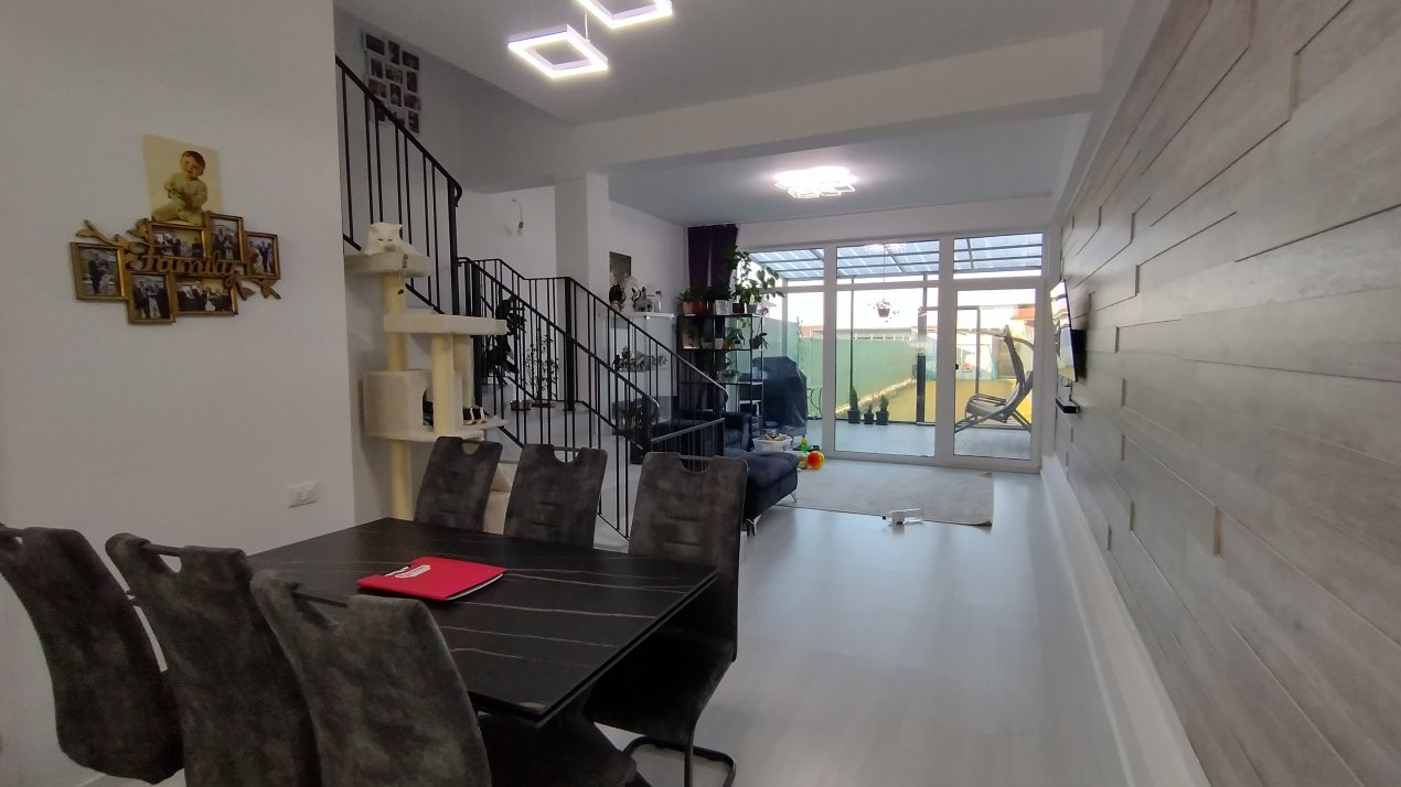 Casa insiruita, 4 camere, Sacalaz - arhitectura moderna, 2 locuri de parcare 2, foxfort.ro