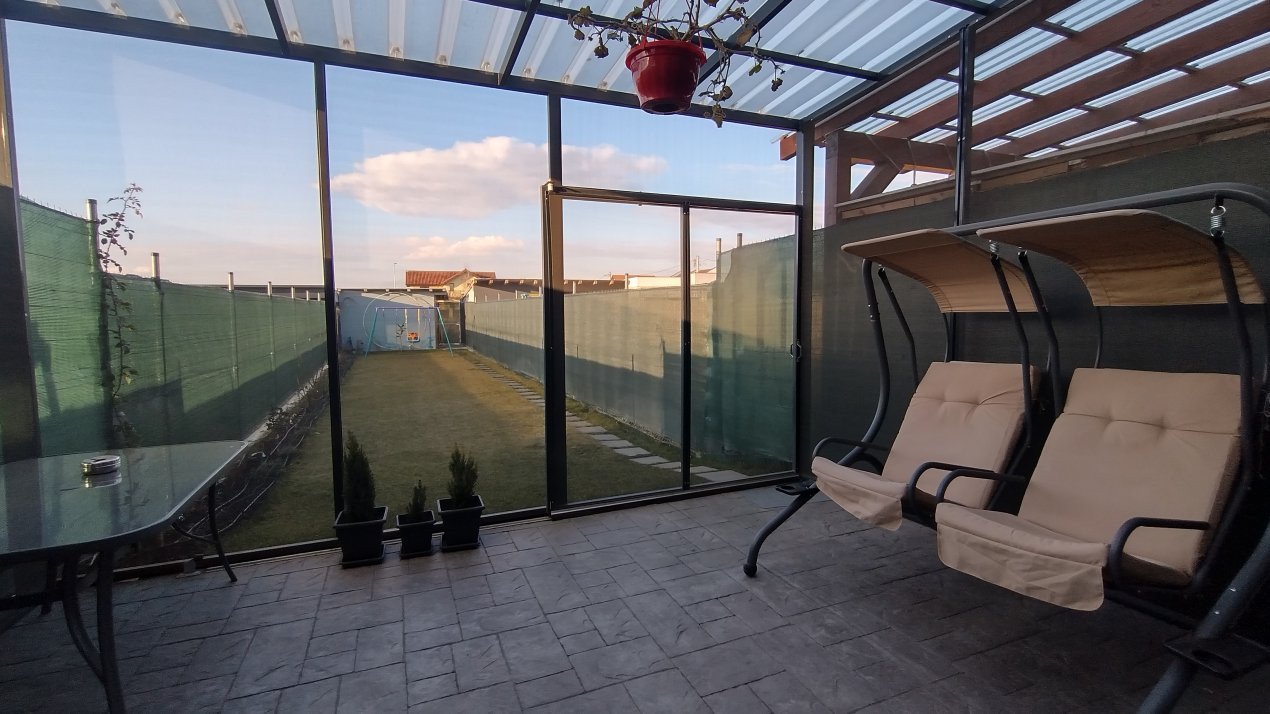 Casa insiruita, 4 camere, Sacalaz - arhitectura moderna, 2 locuri de parcare 10, foxfort.ro