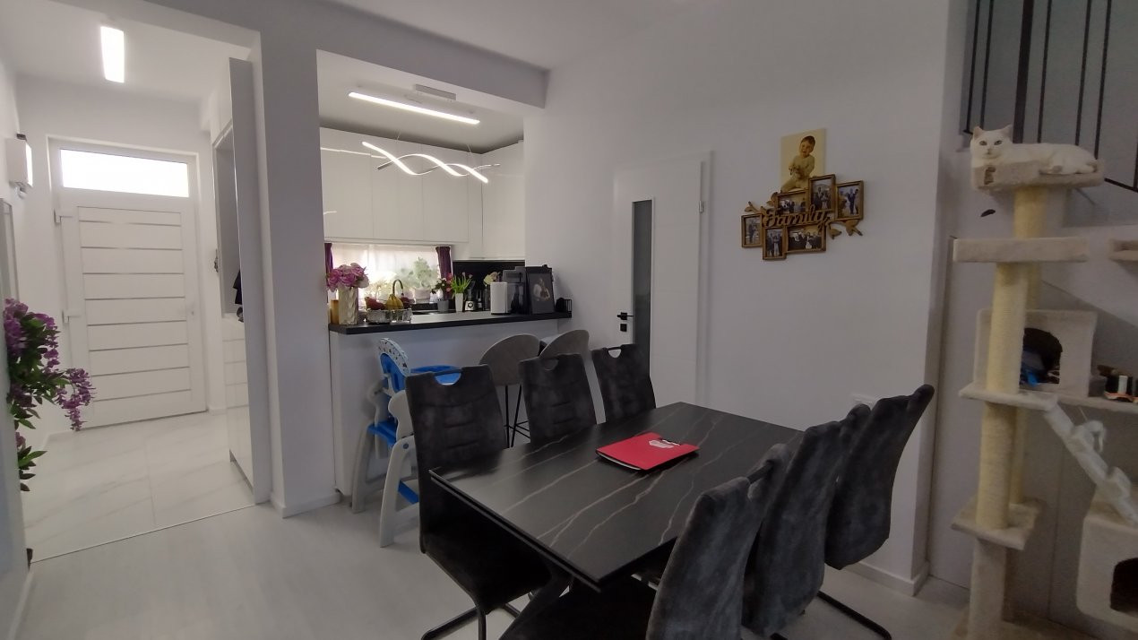 Casa insiruita, 4 camere, Sacalaz - arhitectura moderna, 2 locuri de parcare 12, foxfort.ro