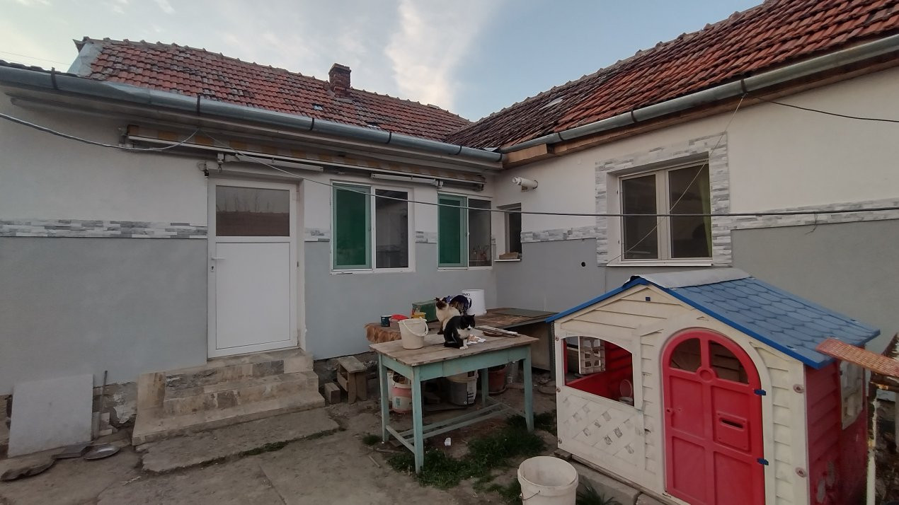 Casa individuala 3 camere, Mehala - Teren 1142 mp, zona linistita 17, foxfort.ro