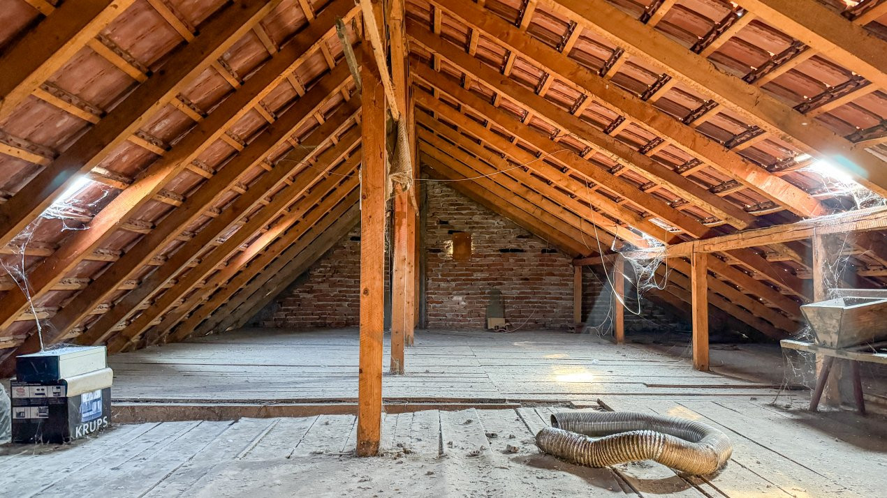 COMISION 0% O casa cu istorie si suflet 250 Mp si 1600 mp de gradina - V7977 23, foxfort.ro