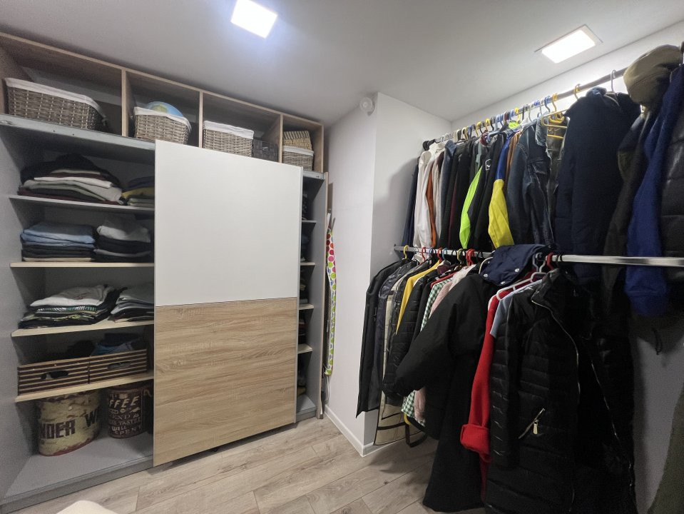 Apartament cu 4 camere de vanzare in zona Fabric 11, foxfort.ro