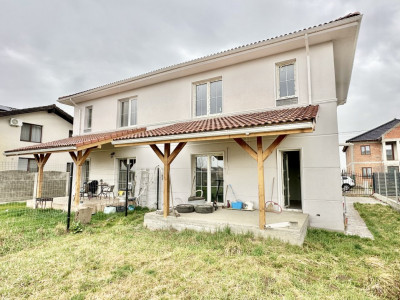 Duplex Mosnita cu 4 camere si teren de 350 mp 