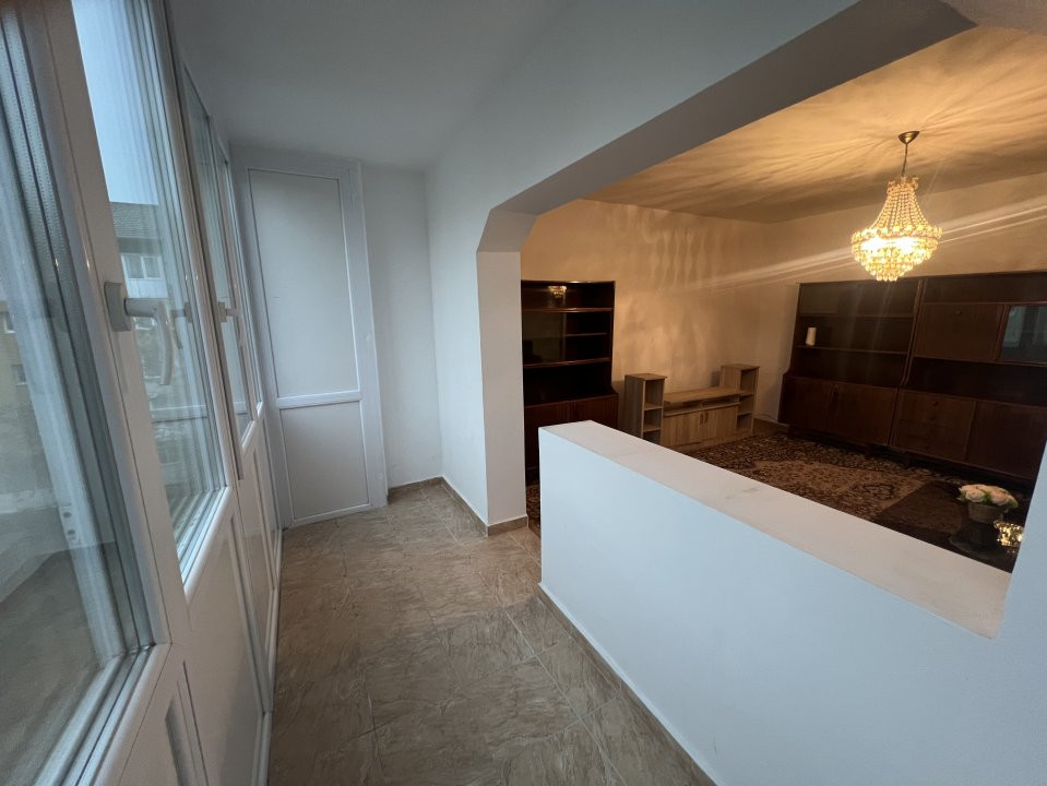 Apartament cu 4 camere, semidecomandat Zona Girocului  3, foxfort.ro