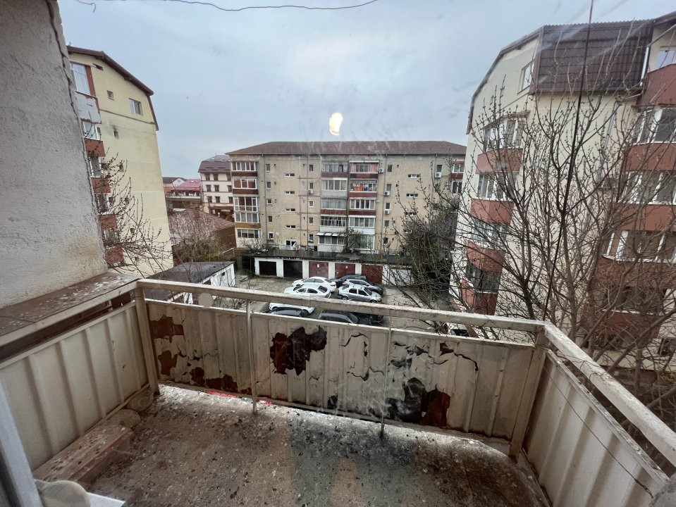 Apartament cu 4 camere, semidecomandat Zona Girocului  7, foxfort.ro