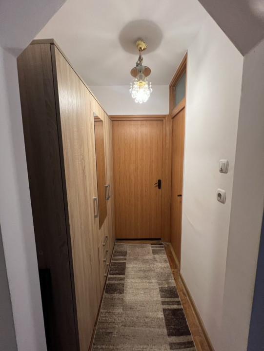 Apartament cu 4 camere, semidecomandat Zona Girocului  8, foxfort.ro