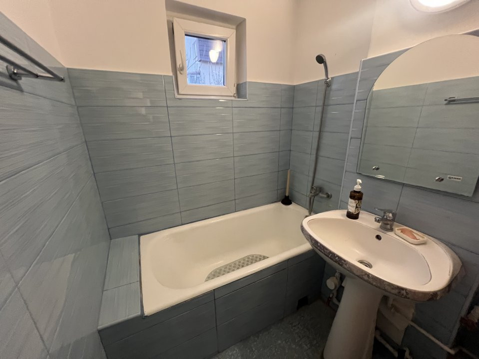 Apartament cu 4 camere, semidecomandat Zona Girocului  10, foxfort.ro