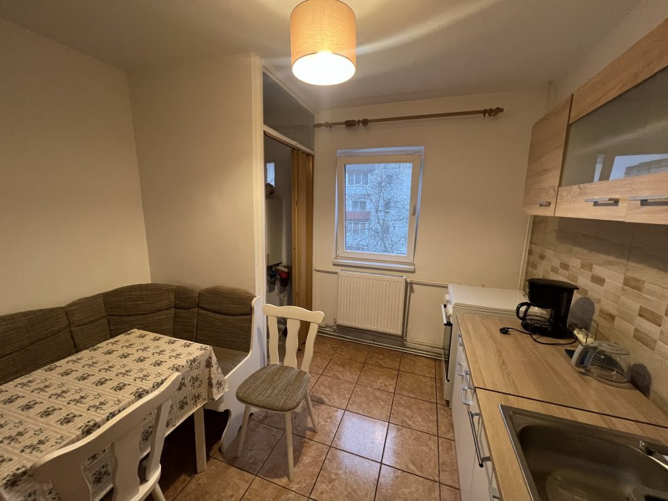 Apartament cu 4 camere, semidecomandat Zona Girocului  18, foxfort.ro