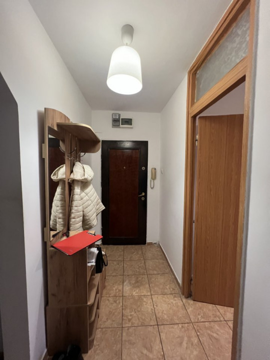 Apartament cu 4 camere, semidecomandat Zona Girocului  21, foxfort.ro