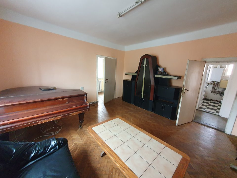 Casa individuala cu 6 camere si teren de 500 mp - zona Kiriac 3, foxfort.ro