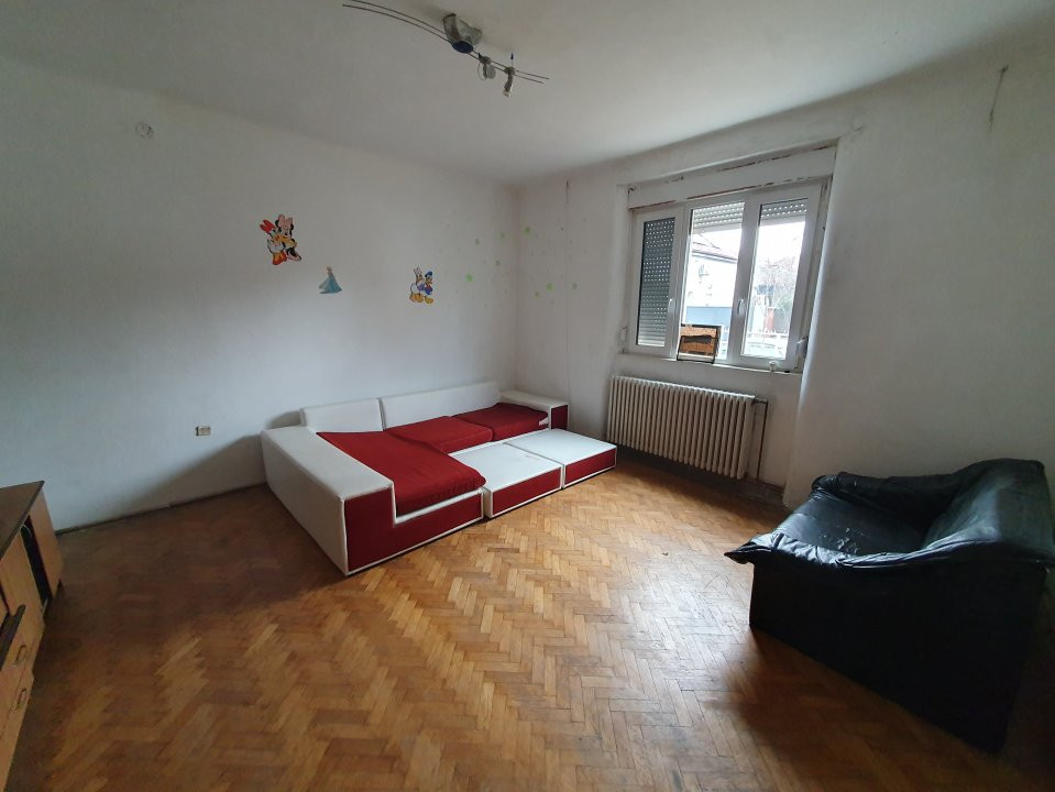 Casa individuala cu 6 camere si teren de 500 mp - zona Kiriac 4, foxfort.ro