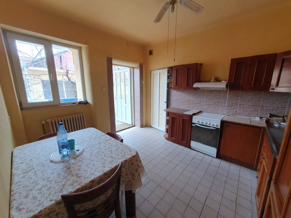 Casa individuala cu 6 camere si teren de 500 mp - zona Kiriac 6, foxfort.ro