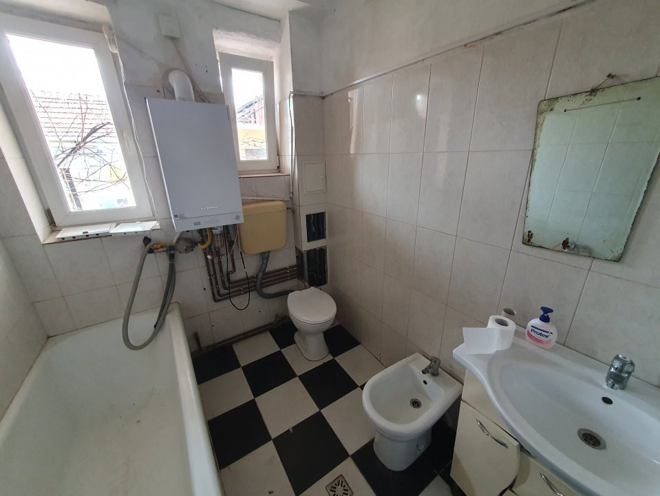 Casa individuala cu 6 camere si teren de 500 mp - zona Kiriac 8, foxfort.ro