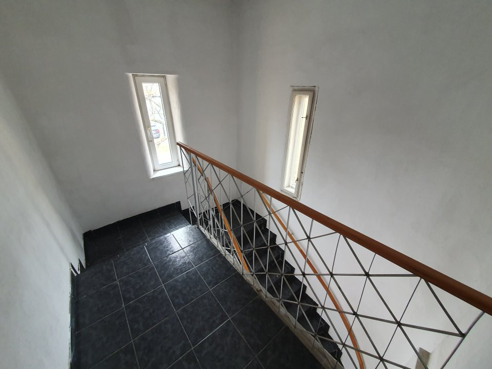 Casa individuala cu 6 camere si teren de 500 mp - zona Kiriac 12, foxfort.ro