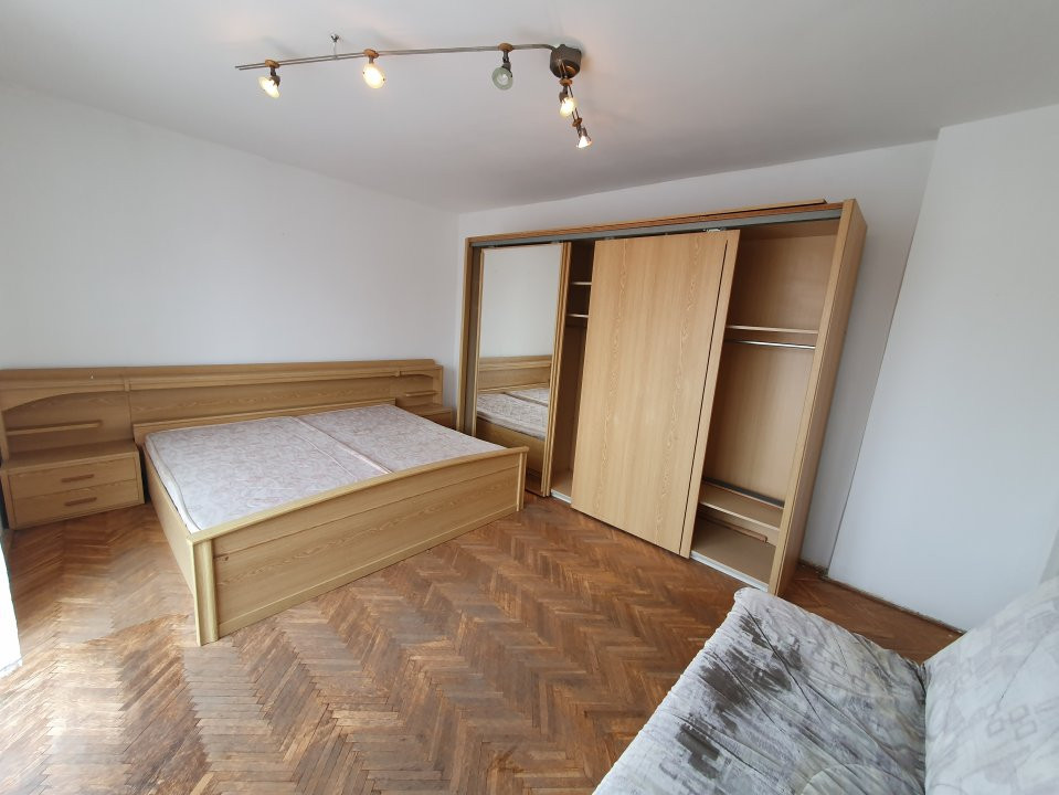 Casa individuala cu 6 camere si teren de 500 mp - zona Kiriac 14, foxfort.ro