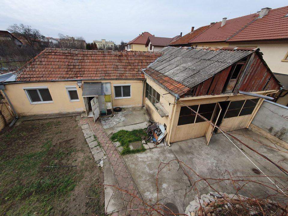 Casa individuala cu 6 camere si teren de 500 mp - zona Kiriac 16, foxfort.ro