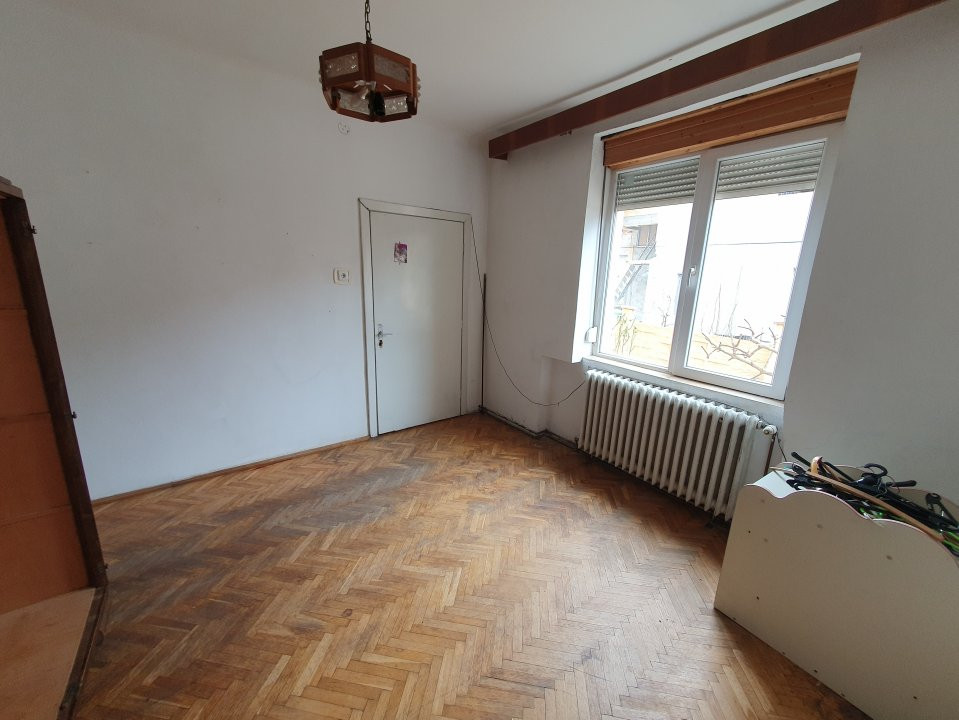 Casa individuala cu 6 camere si teren de 500 mp - zona Kiriac 28, foxfort.ro