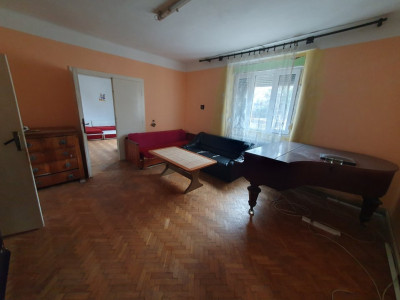 Casa individuala cu 6 camere si teren de 500 mp - zona Kiriac