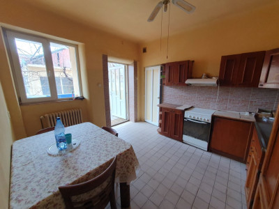 Casa individuala cu 6 camere si teren de 500 mp - zona Kiriac imagine mica 6, foxfort.ro