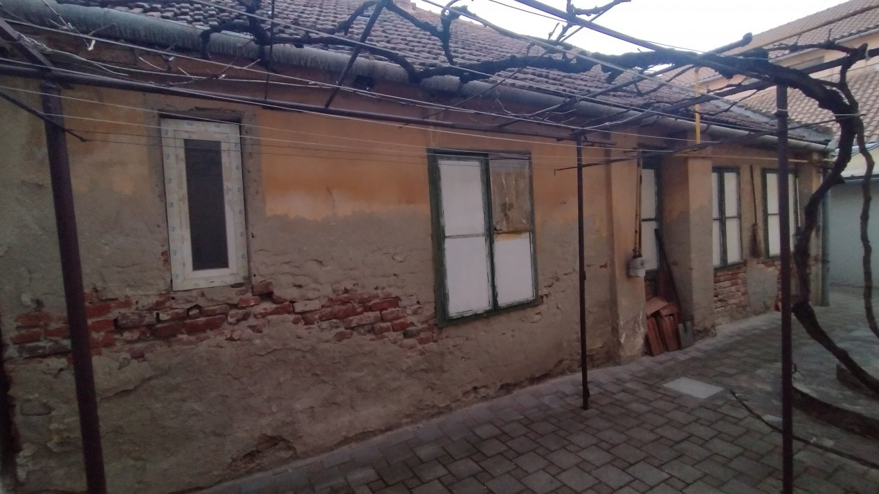 Casa individuala de vanzare, zona Mircea cel Batran - Garaj si pivnita 18, foxfort.ro