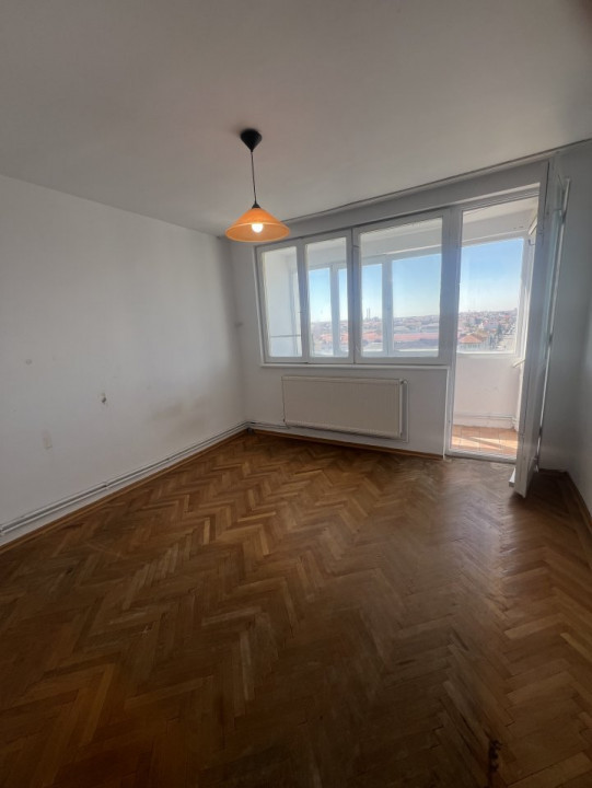 Apartament cu 3 camere decomandat, zona Girocului 5, foxfort.ro