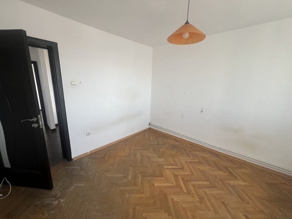 Apartament cu 3 camere decomandat, zona Girocului 7, foxfort.ro