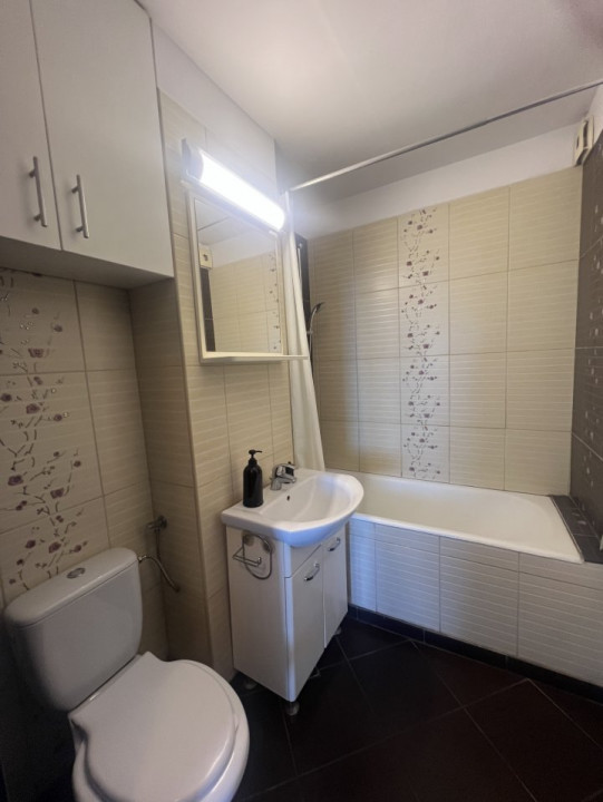 Apartament cu 3 camere decomandat, zona Girocului 9, foxfort.ro