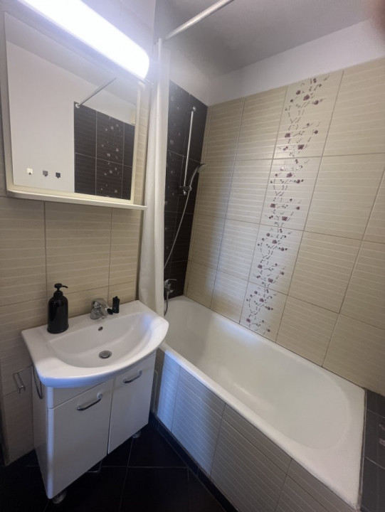 Apartament cu 3 camere decomandat, zona Girocului 10, foxfort.ro