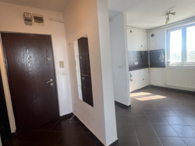 Apartament cu 3 camere decomandat, zona Girocului