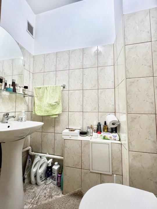 Apartament cu 3 camere, etaj 5 de vanzare, zona Lunei 9, foxfort.ro