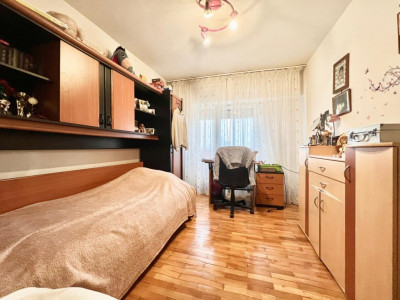 Apartament cu 3 camere, etaj 5 de vanzare, zona Lunei imagine mica 4, foxfort.ro