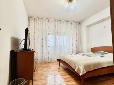 Apartament cu 3 camere, etaj 5 de vanzare, zona Lunei imagine mica 15, foxfort.ro