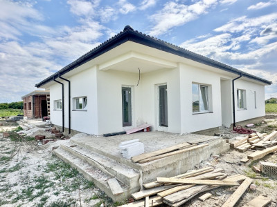 Duplex cu 3 camere si teren de 270 mp - Bucovat