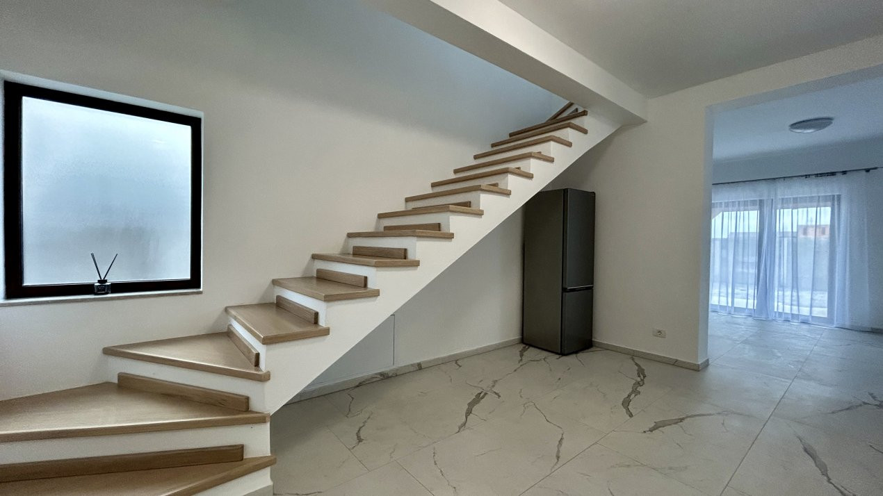 Duplex cu 4 camere de inchiriat, cu 2 locuri de parcare - zona Ghiroda 15, foxfort.ro