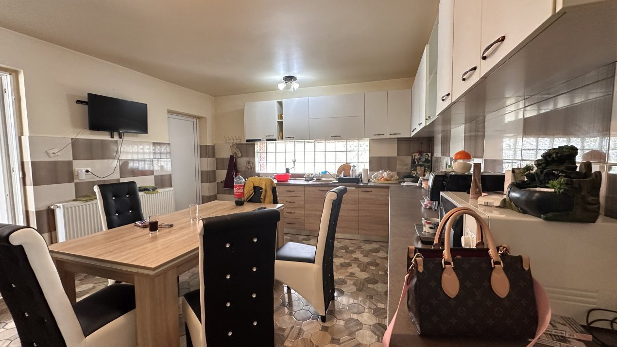 Casa individuala 8 camere, 400 mp, in Mosnita Noua vatra satului 4, foxfort.ro