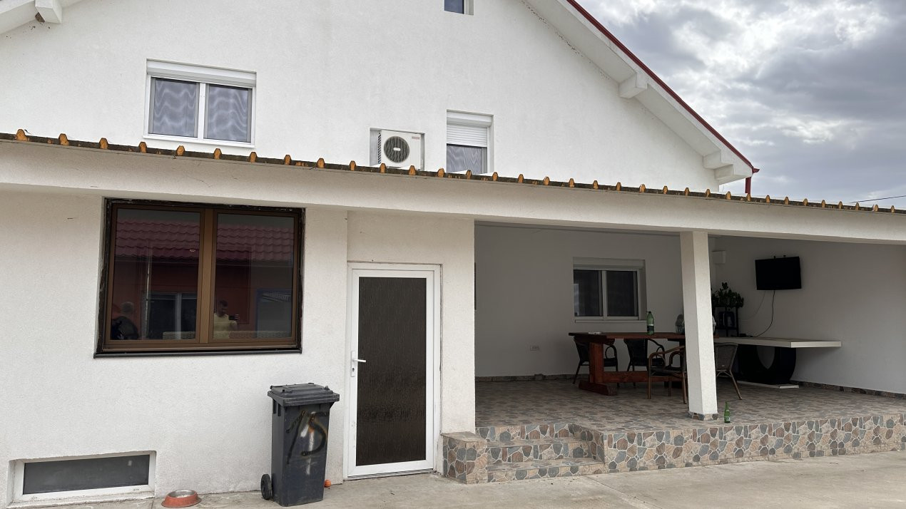 Casa individuala 8 camere, 400 mp, in Mosnita Noua vatra satului 15, foxfort.ro