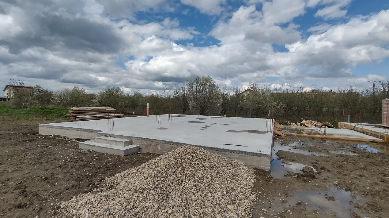 Duplex 3 camere despartit prin camera tehnica, Beregsau Mare - zona centrala 6, foxfort.ro