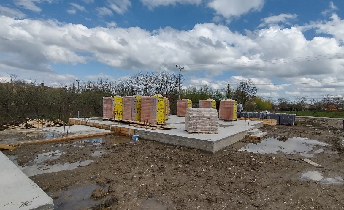 Duplex 3 camere despartit prin camera tehnica, Beregsau Mare - zona centrala 8, foxfort.ro